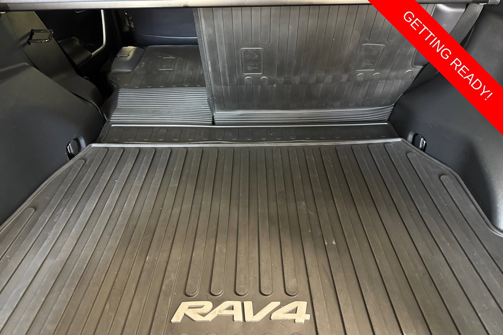 Used 2022 Toyota RAV4 XLE Premium AWD/4WD image 17