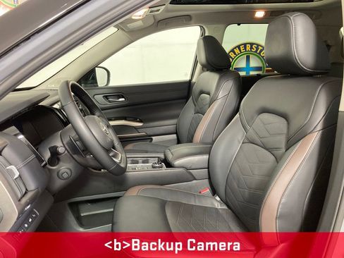 Used 2025 Nissan Pathfinder Platinum w/ Cargo Package AWD/4WD image 7