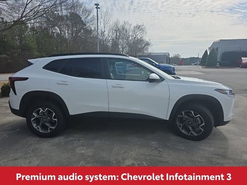 Used 2025 Chevrolet Trax LT image 9