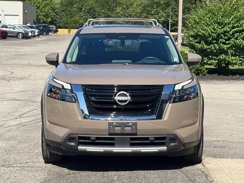 Used 2025 Nissan Pathfinder Platinum AWD/4WD image 11