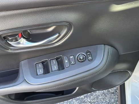 Certified 2025 Honda HR-V LX image 14