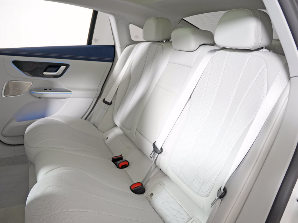 Certified 2023 Mercedes-Benz EQE 350+ 4MATIC Sedan w/ Exclusive Trim Package image 31