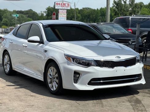 Used 2018 Kia Optima S FWD image 1