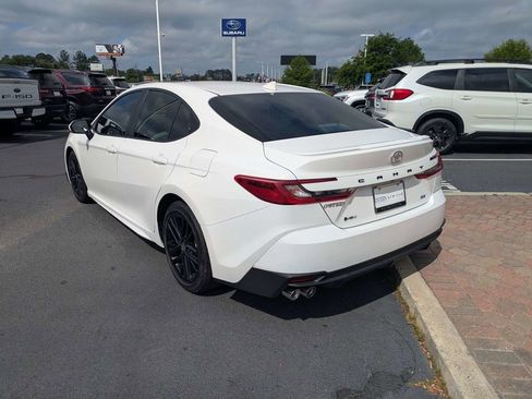 Used 2025 Toyota Camry SE FWD image 7