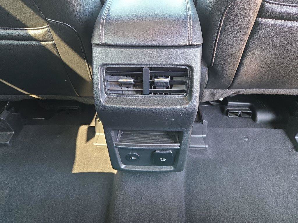 Used 2024 Ford Edge Titanium AWD/4WD image 36