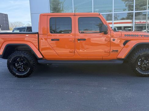 Used 2025 Jeep Gladiator Sport image 1