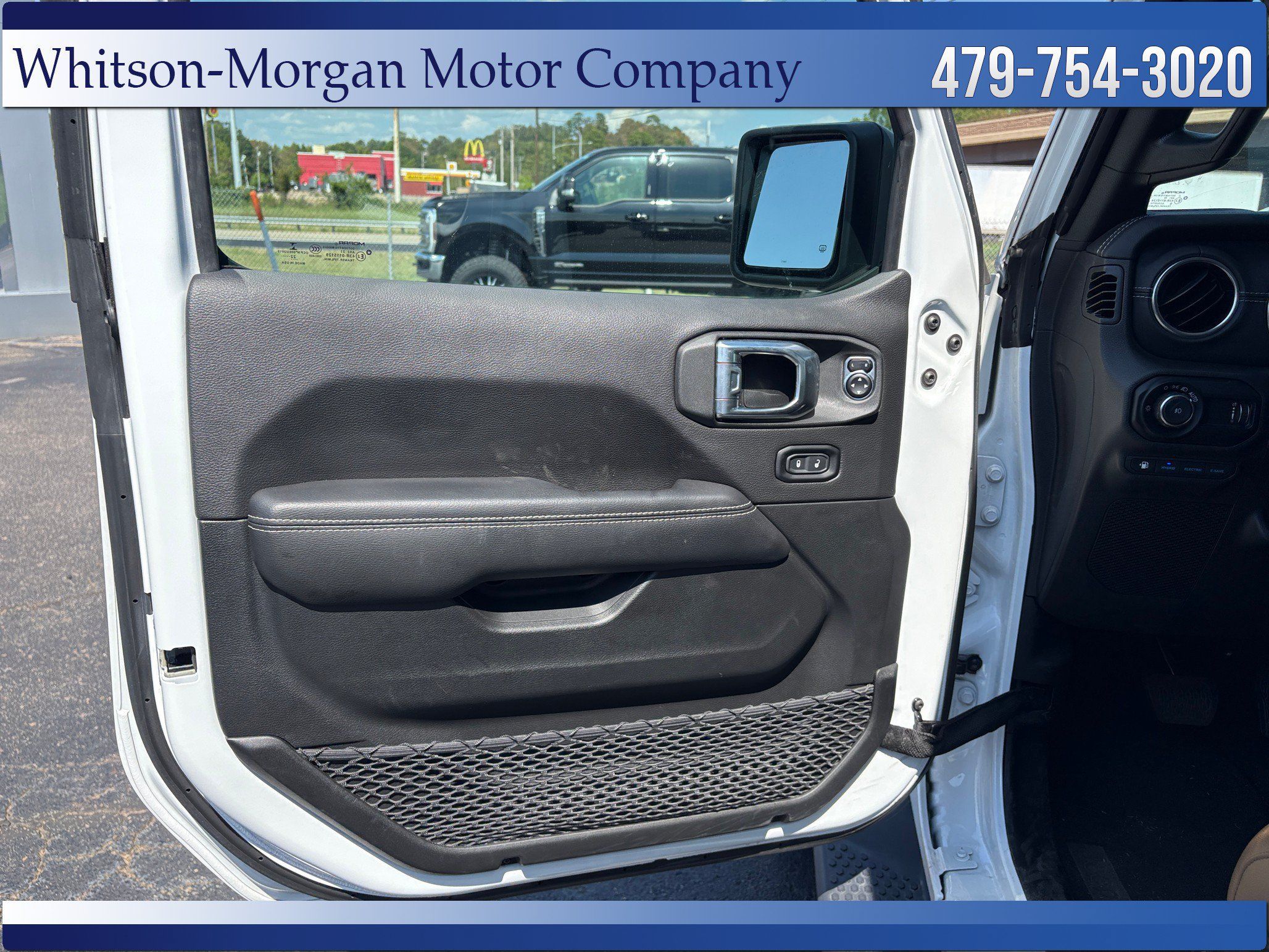 Used 2023 Jeep Wrangler Unlimited Sahara w/ Cold Weather Group AWD/4WD image 4