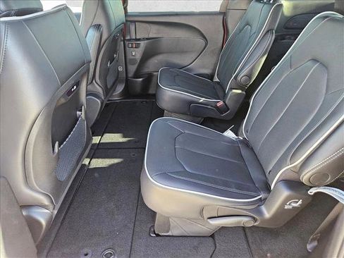 New 2026 Chrysler Pacifica Limited image 16