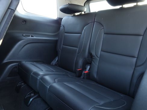 Used 2023 GMC Acadia SLT image 16