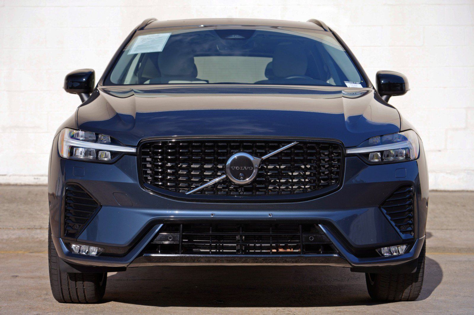 Used 2025 Volvo XC60 B5 Plus w/ Protection Package Premier AWD/4WD image 7