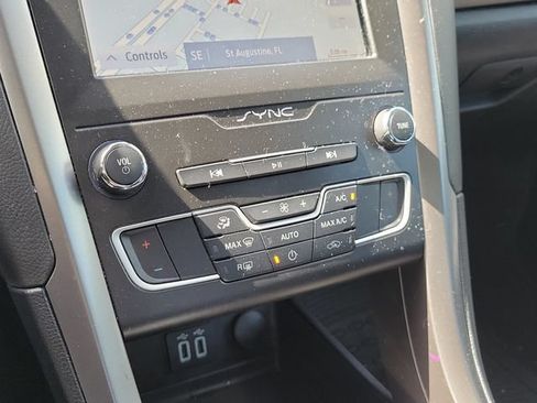 Used 2020 Ford Fusion SE FWD image 29