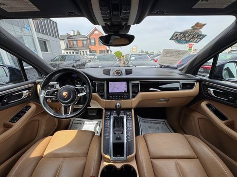 Used 2018 Porsche Macan AWD/4WD image 18