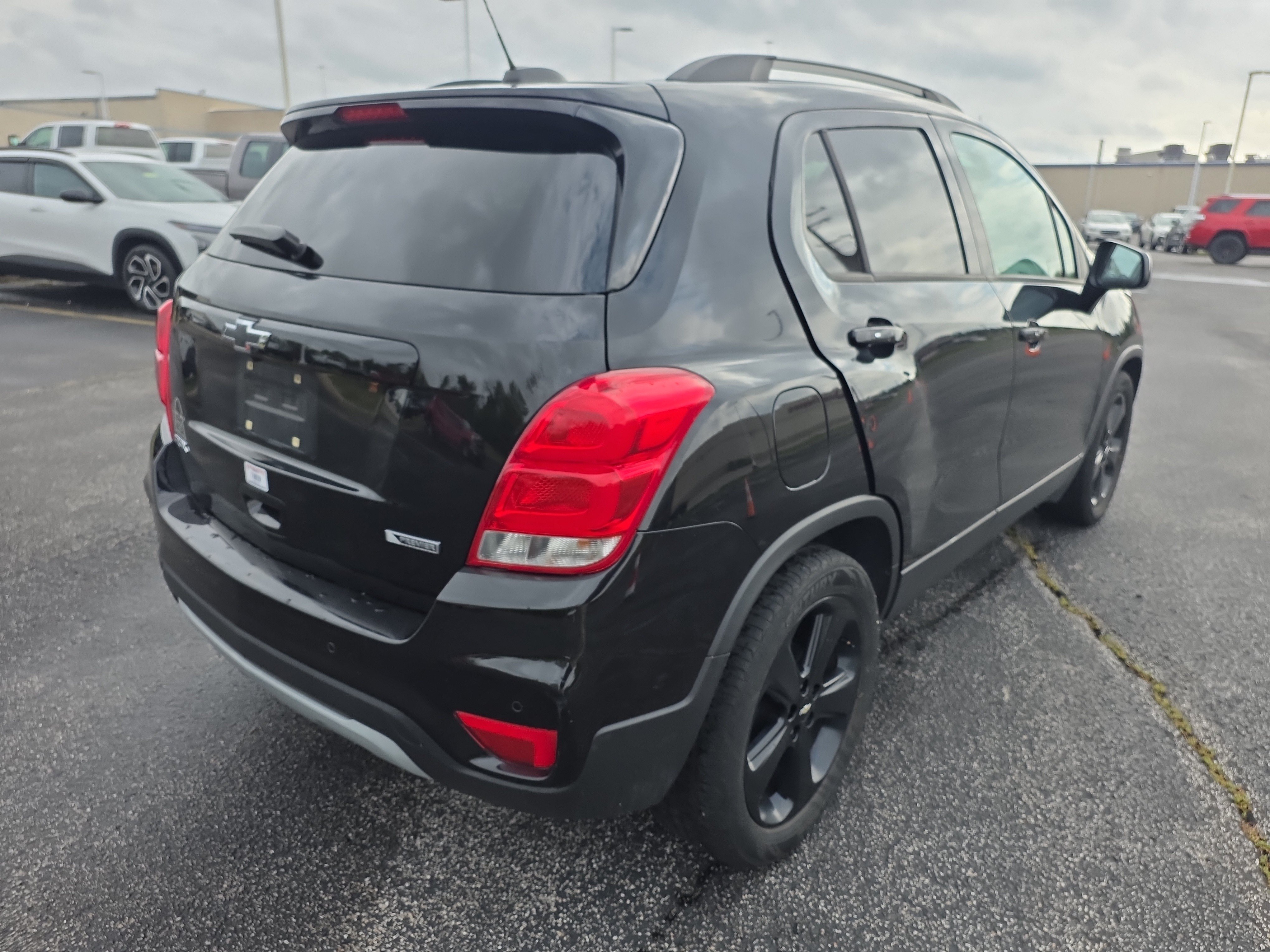Used 2018 Chevrolet Trax Premier w/ Midnight Edition FWD image 4