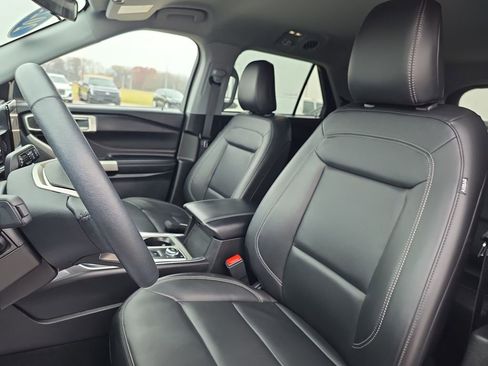 Used 2023 Ford Explorer XLT w/ Equipment Group 202A image 22