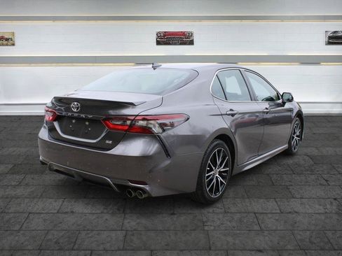 Used 2023 Toyota Camry SE FWD image 5