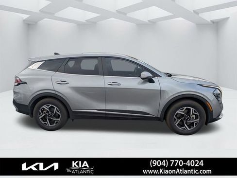 Used 2025 Kia Sportage LX FWD image 2