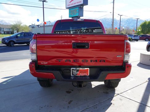 Used 2021 Toyota Tacoma TRD Off-Road w/ Technology Package AWD/4WD image 7
