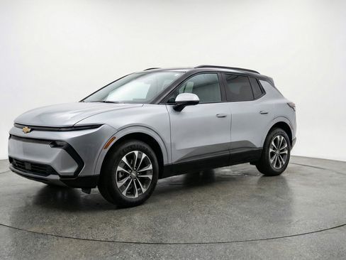 Used 2025 Chevrolet Equinox LT image 3