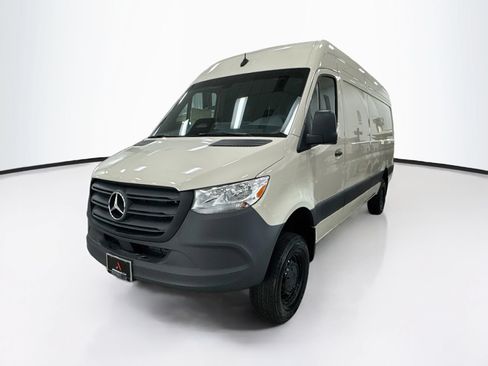 Used 2025 Mercedes-Benz Sprinter 2500 image 3