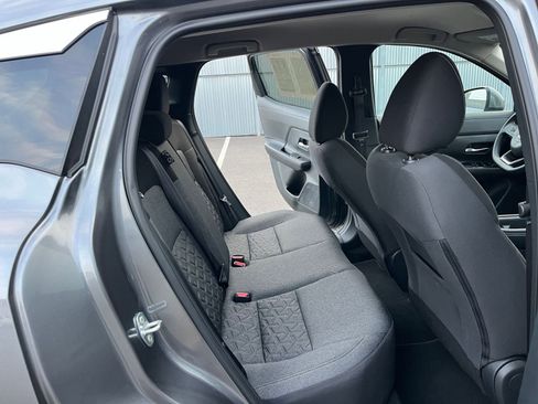 Used 2025 Nissan Kicks SV image 23