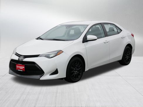 Used 2019 Toyota Corolla LE image 3