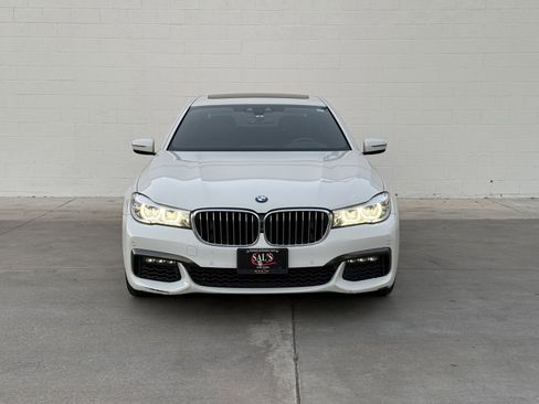 Used 2018 BMW 740i image 2