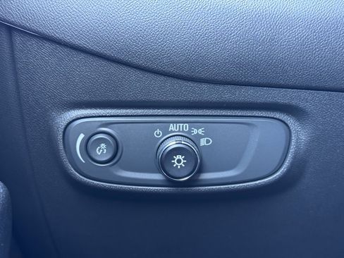 Used 2023 Chevrolet Equinox LT image 21