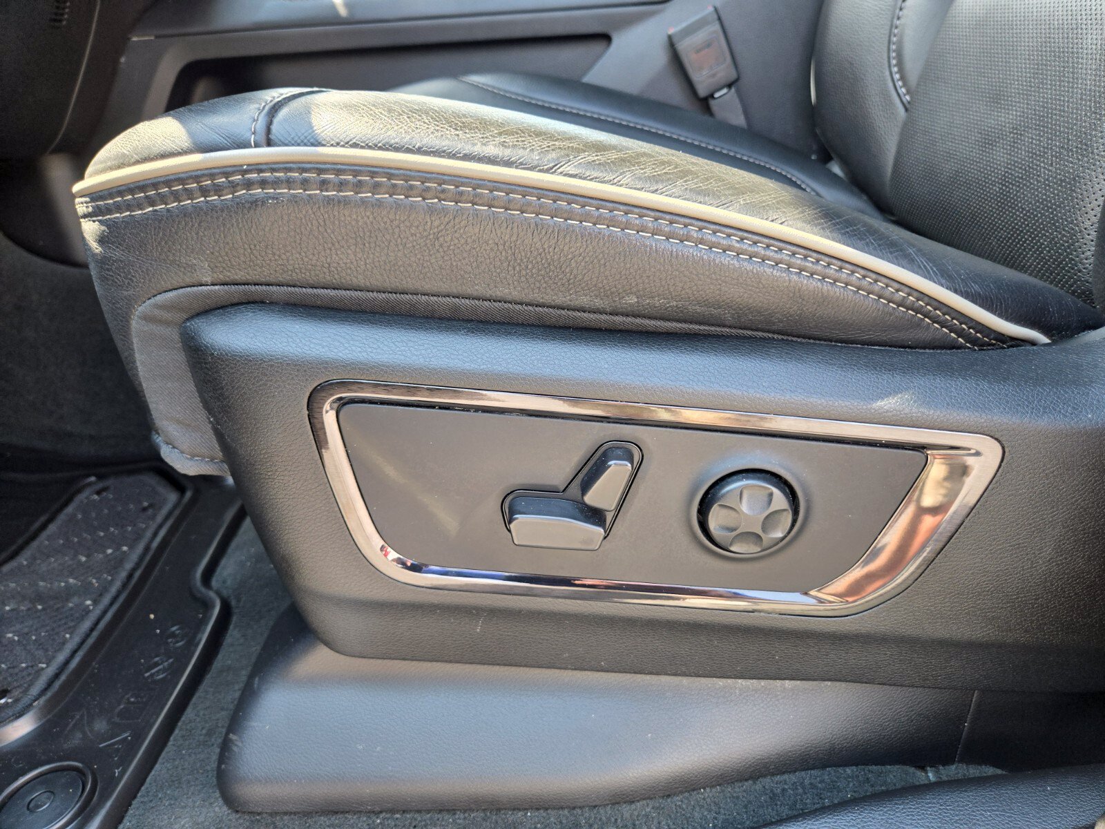 Used 2023 RAM 1500 Limited AWD/4WD image 10