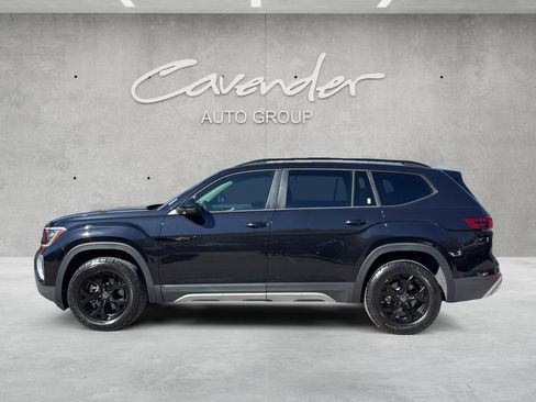 Used 2025 Volkswagen Atlas Peak Edition SE image 15