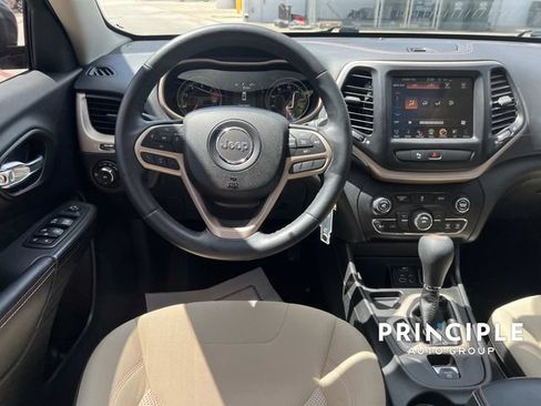 Used 2017 Jeep Cherokee Latitude w/ Safety/Convenience Group FWD image 30