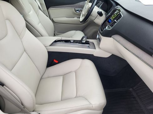 Certified 2024 Volvo XC90 T8 Plus AWD/4WD image 12
