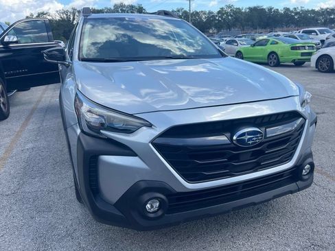 Used 2025 Subaru Outback Premium AWD/4WD image 3
