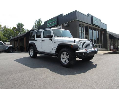 Used 2014 Jeep Wrangler Unlimited Sport w/ Quick Order Package 24S AWD/4WD image 2