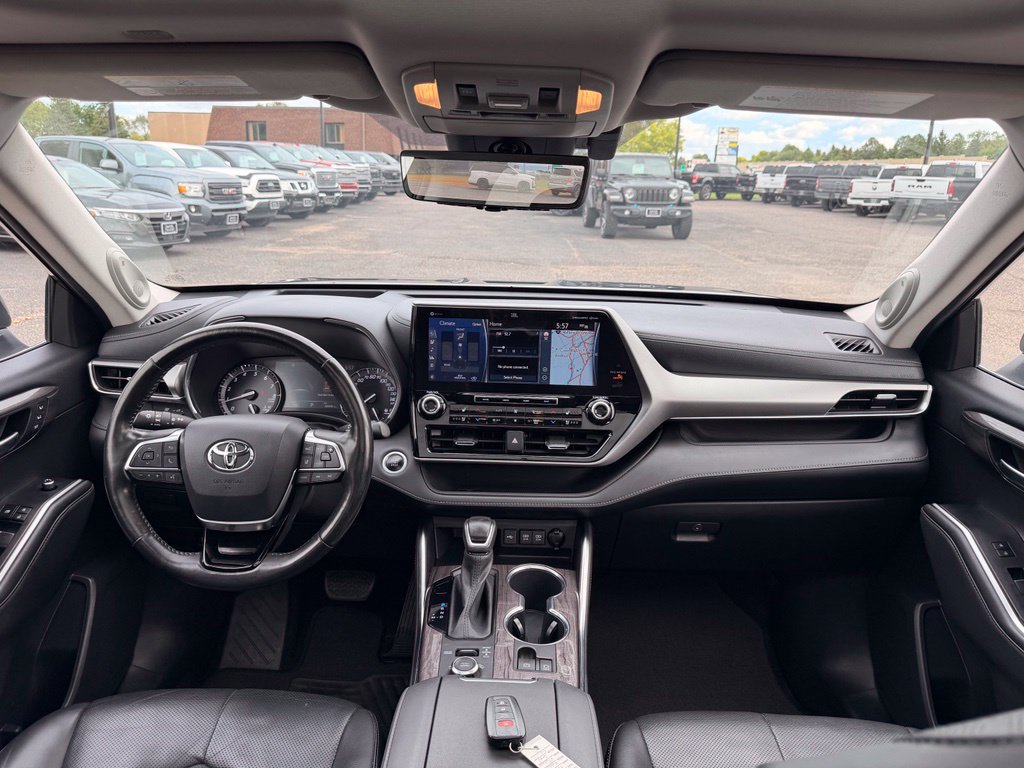 Used 2021 Toyota Highlander Platinum AWD/4WD image 35