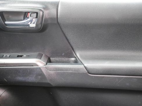 Used 2020 Toyota Tacoma TRD Off-Road w/ Technology Package image 20