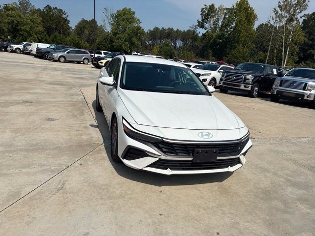 Used 2024 Hyundai Elantra SEL FWD image 4