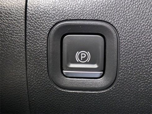 Used 2020 Chevrolet Silverado 1500 RST image 30