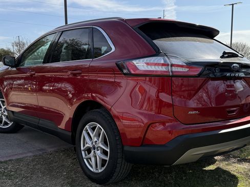 Used 2022 Ford Edge SEL w/ Convenience Package image 3