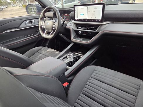 Used 2025 Ford Explorer ST-Line w/ Premium Package image 29