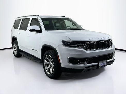 Used 2022 Jeep Wagoneer Series II AWD/4WD image 3
