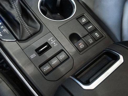 Certified 2024 Toyota Highlander XLE image 23