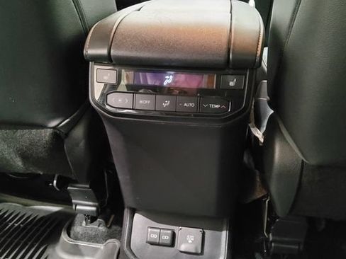 Used 2022 Toyota Highlander Platinum AWD/4WD image 21