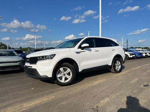 Used 2023 Kia Sorento LX AWD/4WD image 7