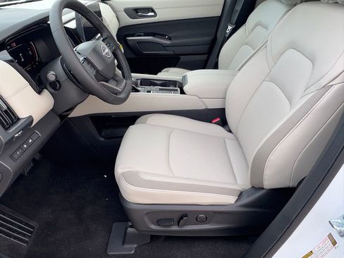 New 2026 Nissan Pathfinder SL image 16