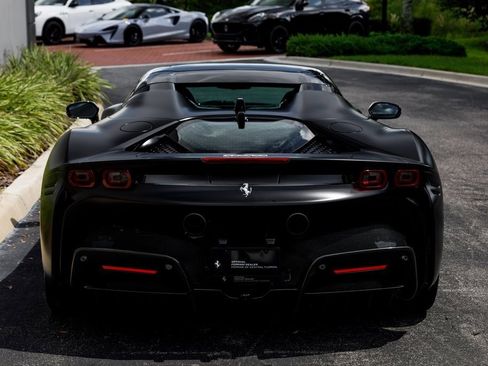 Used 2022 Ferrari SF90 Spider image 4