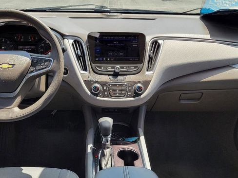 Used 2022 Chevrolet Malibu LT image 4