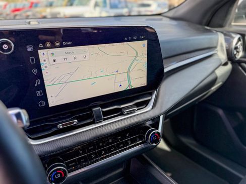 Used 2025 Chevrolet Equinox LT w/ Convenience Package II image 26