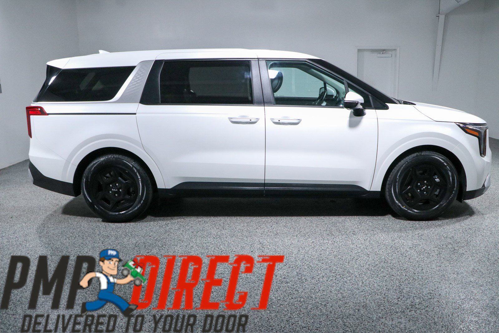 Used 2025 Kia Carnival FWD image 6