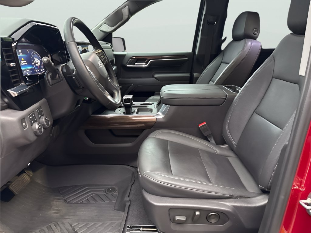 Used 2024 Chevrolet Silverado 1500 LT Trail Boss w/ LT Trail Boss Premium Package AWD/4WD image 12