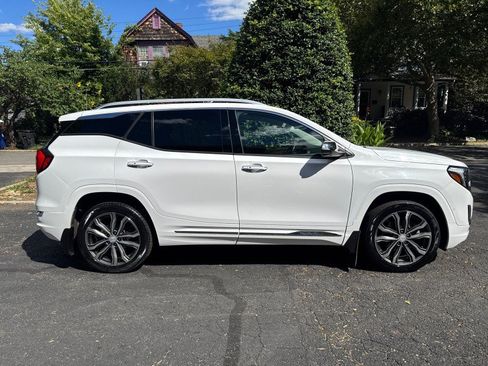 Used 2020 GMC Terrain Denali w/ Denali Premium Package AWD/4WD image 6